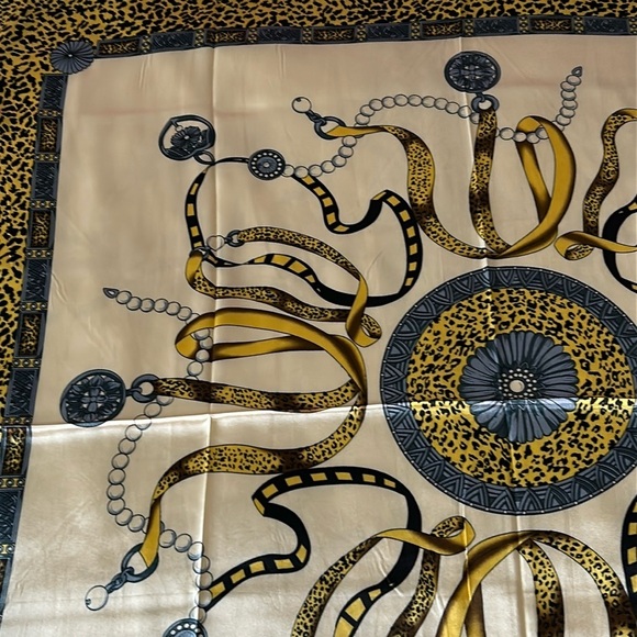 R-2246-Women’s Scarf Yellow Gray And Cream Colors NWT - Picture 8 of 9